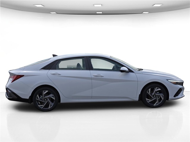 new 2025 Hyundai Elantra Hybrid car, priced at $28,200