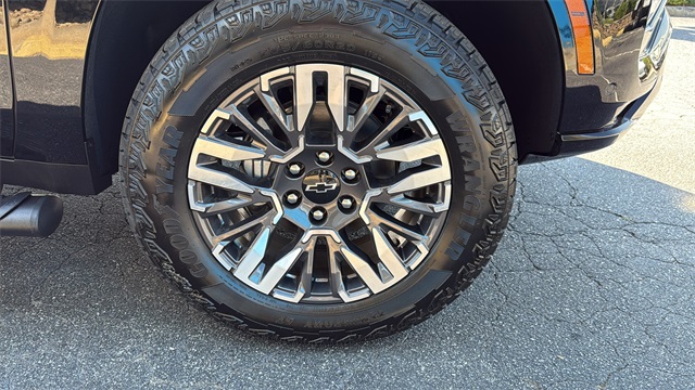 new 2025 Chevrolet Suburban car, priced at $84,900