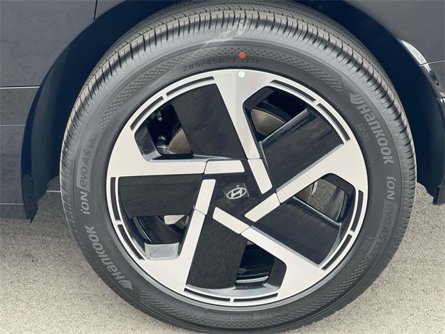 new 2026 Hyundai IONIQ 9 car, priced at $76,992