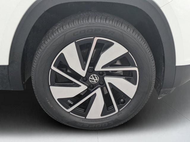 used 2024 Volkswagen Atlas car, priced at $30,998