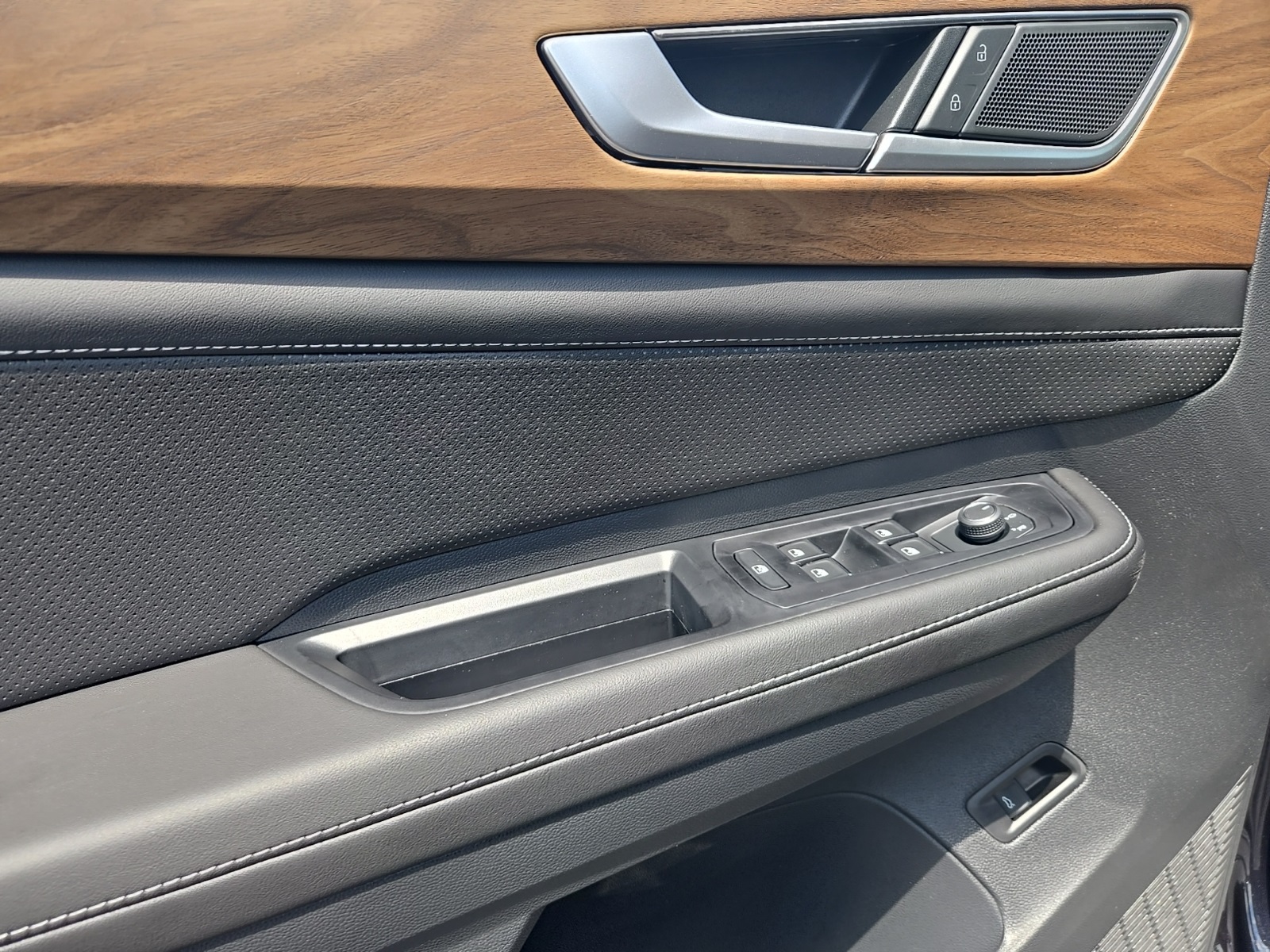 new 2025 Volkswagen Atlas car, priced at $40,643