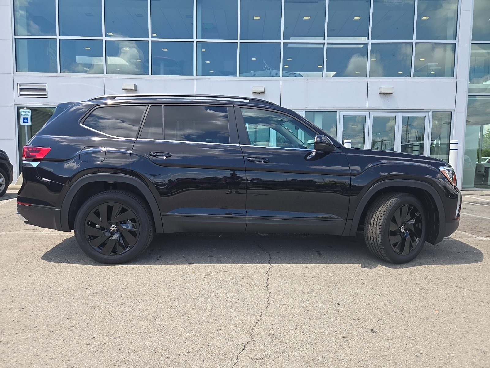 new 2025 Volkswagen Atlas car, priced at $40,643