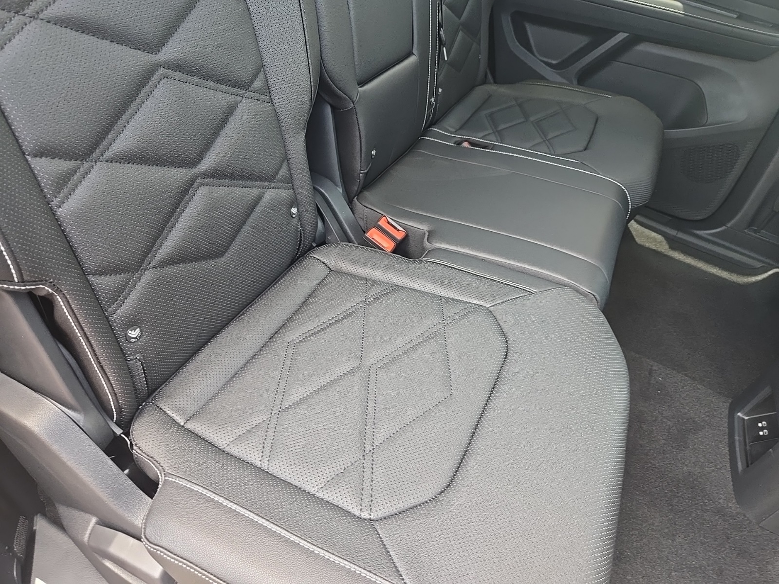 new 2025 Volkswagen Atlas car, priced at $40,643