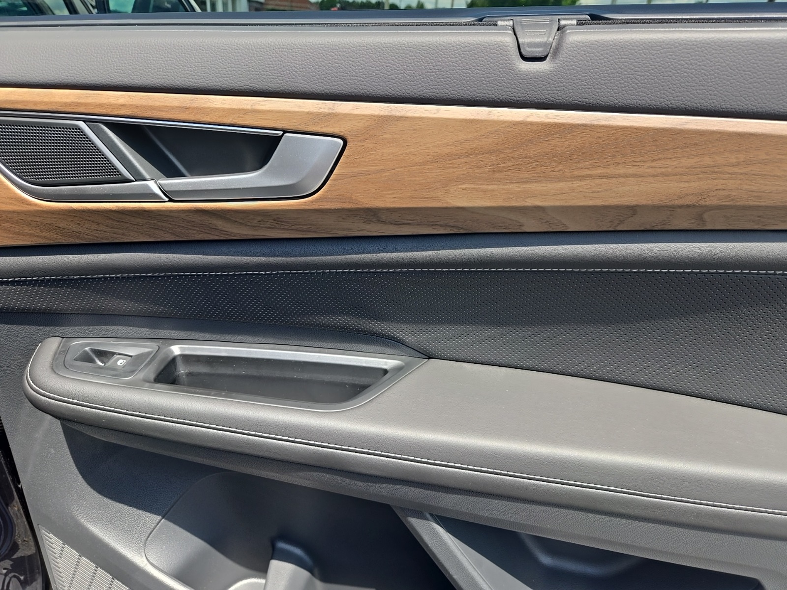 new 2025 Volkswagen Atlas car, priced at $40,643