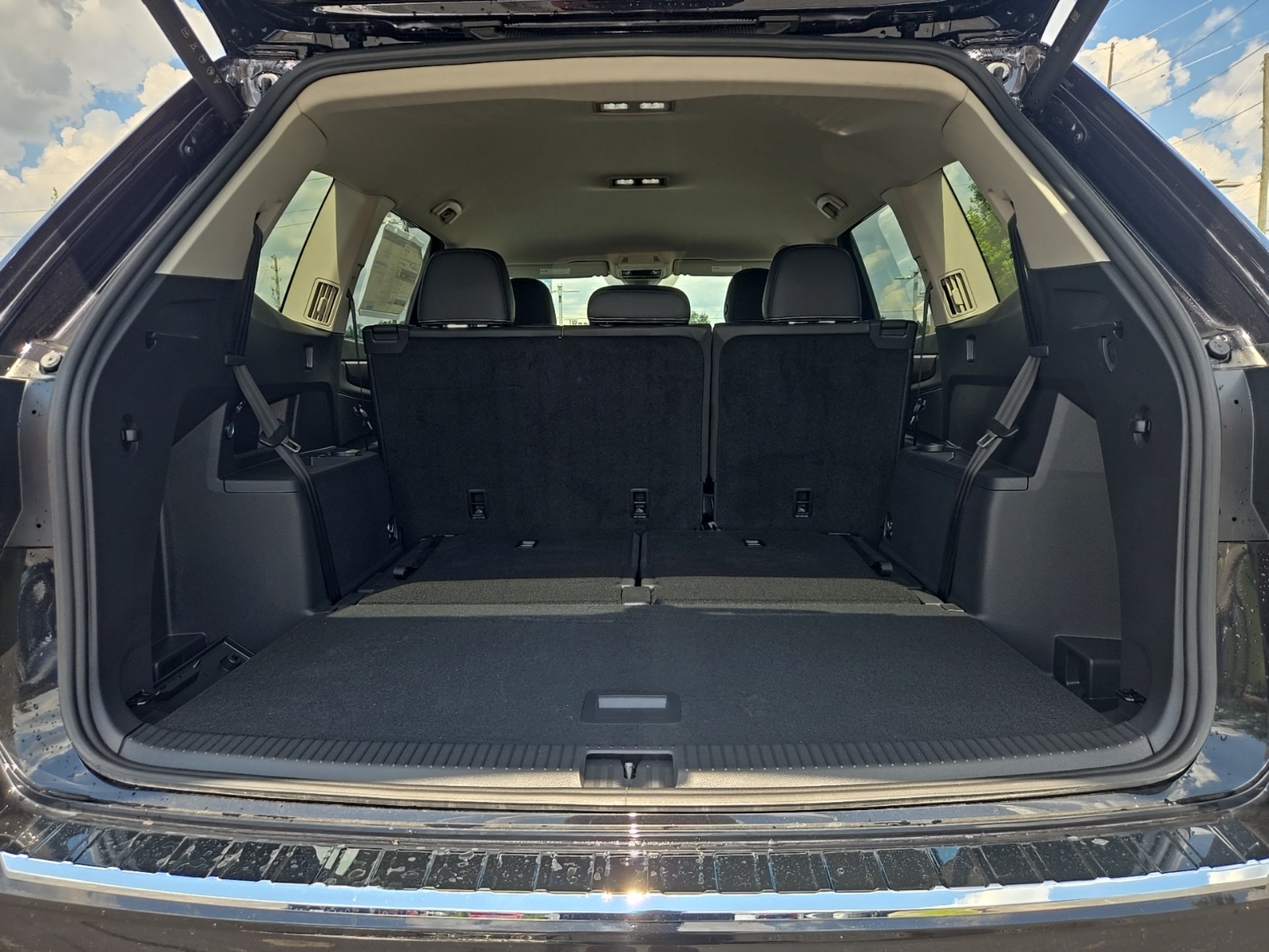 new 2025 Volkswagen Atlas car, priced at $40,643