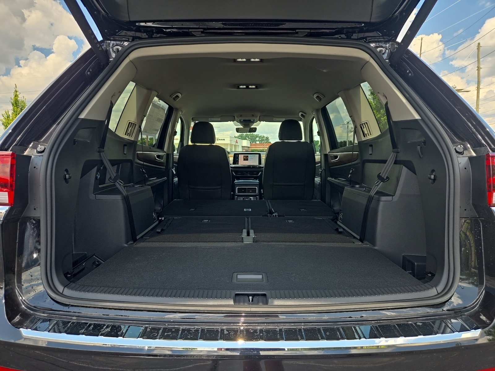 new 2025 Volkswagen Atlas car, priced at $40,643