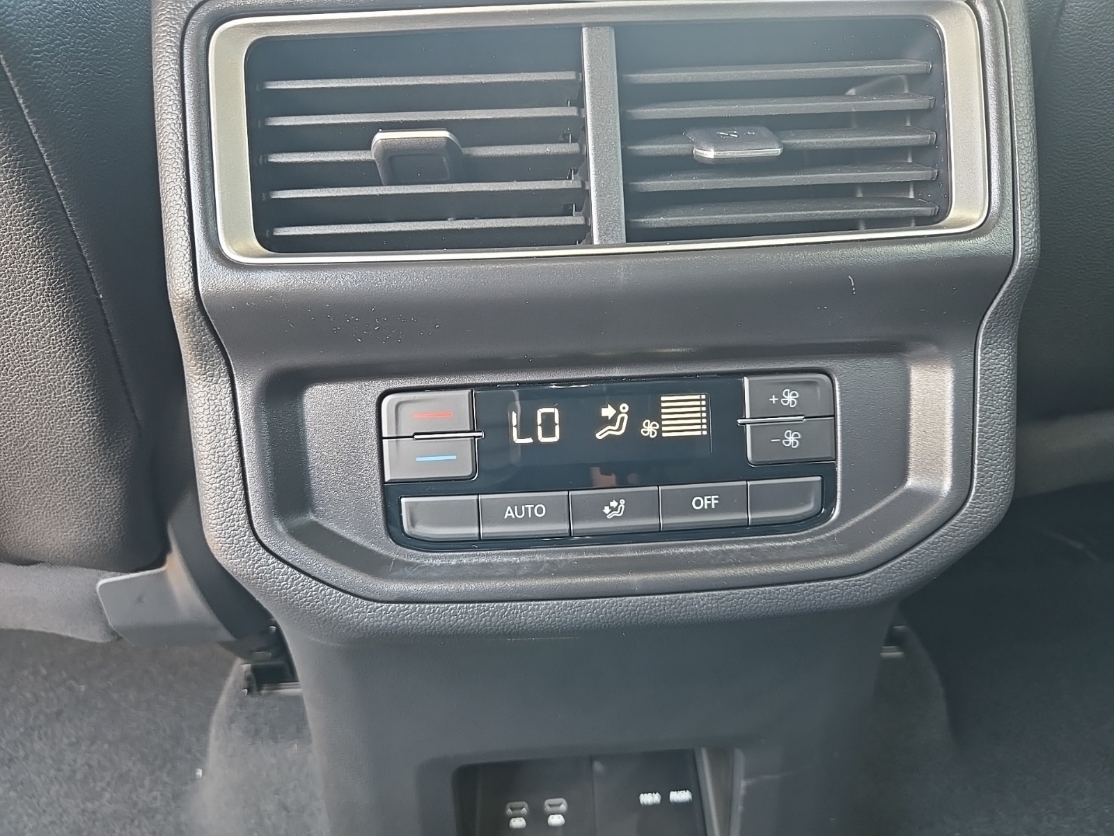 new 2025 Volkswagen Atlas car, priced at $40,643
