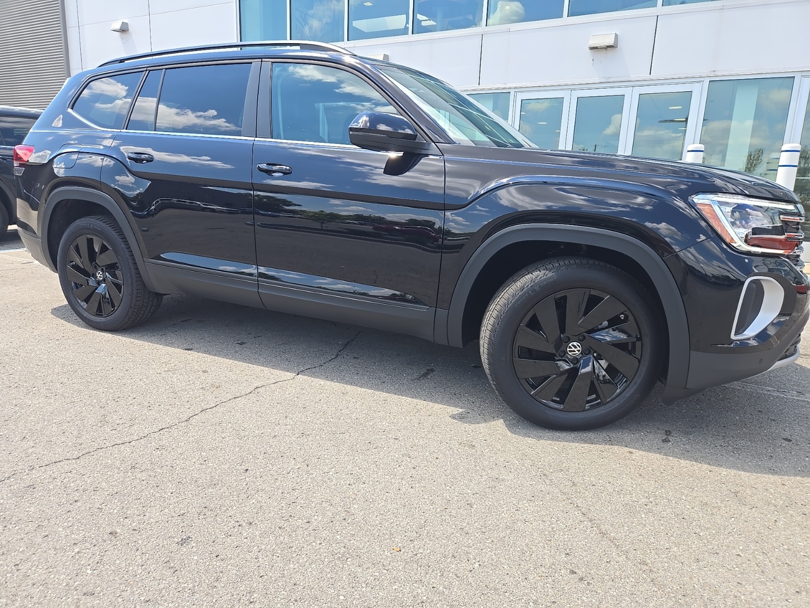 new 2025 Volkswagen Atlas car, priced at $40,643