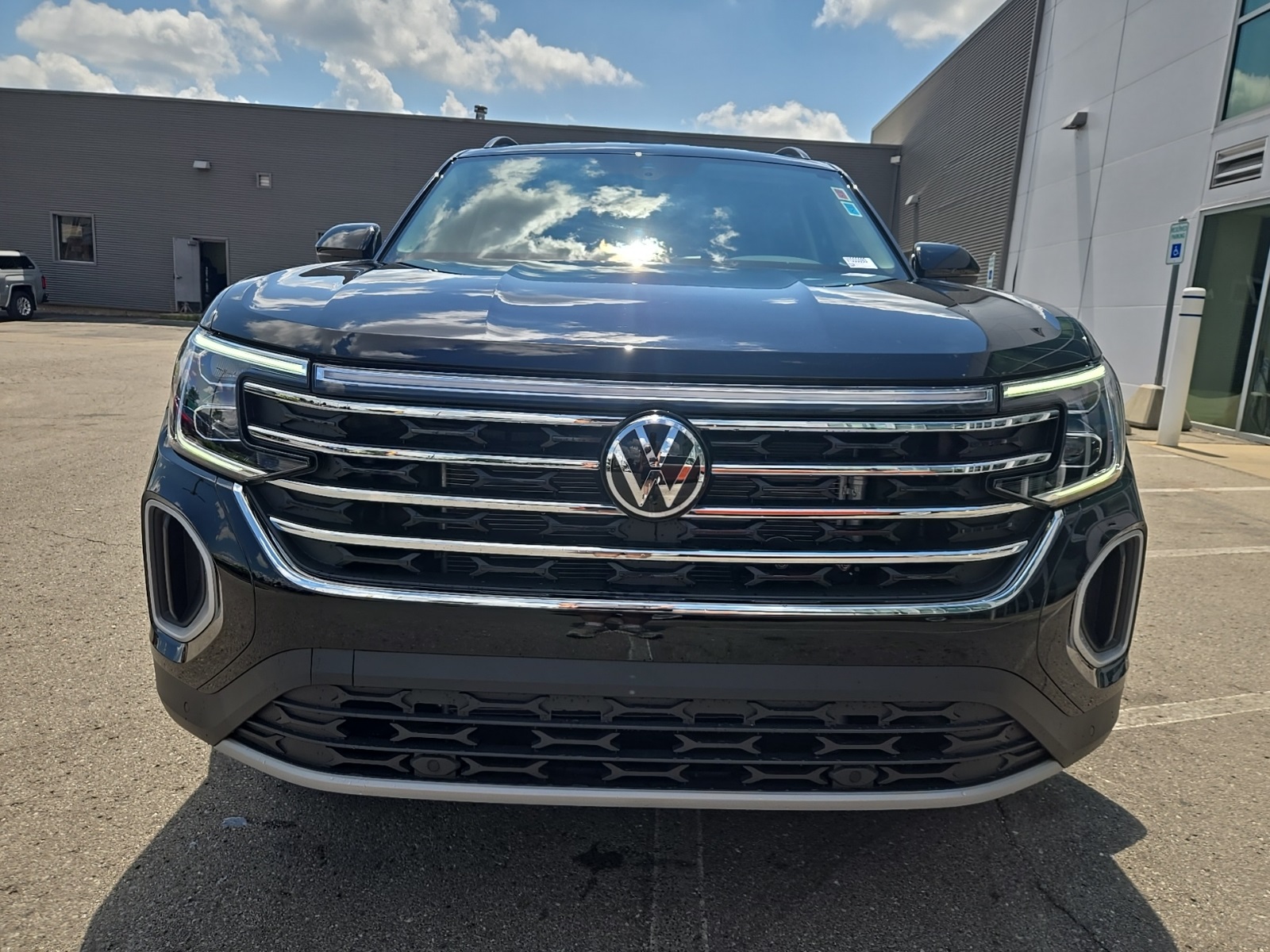 new 2025 Volkswagen Atlas car, priced at $40,643