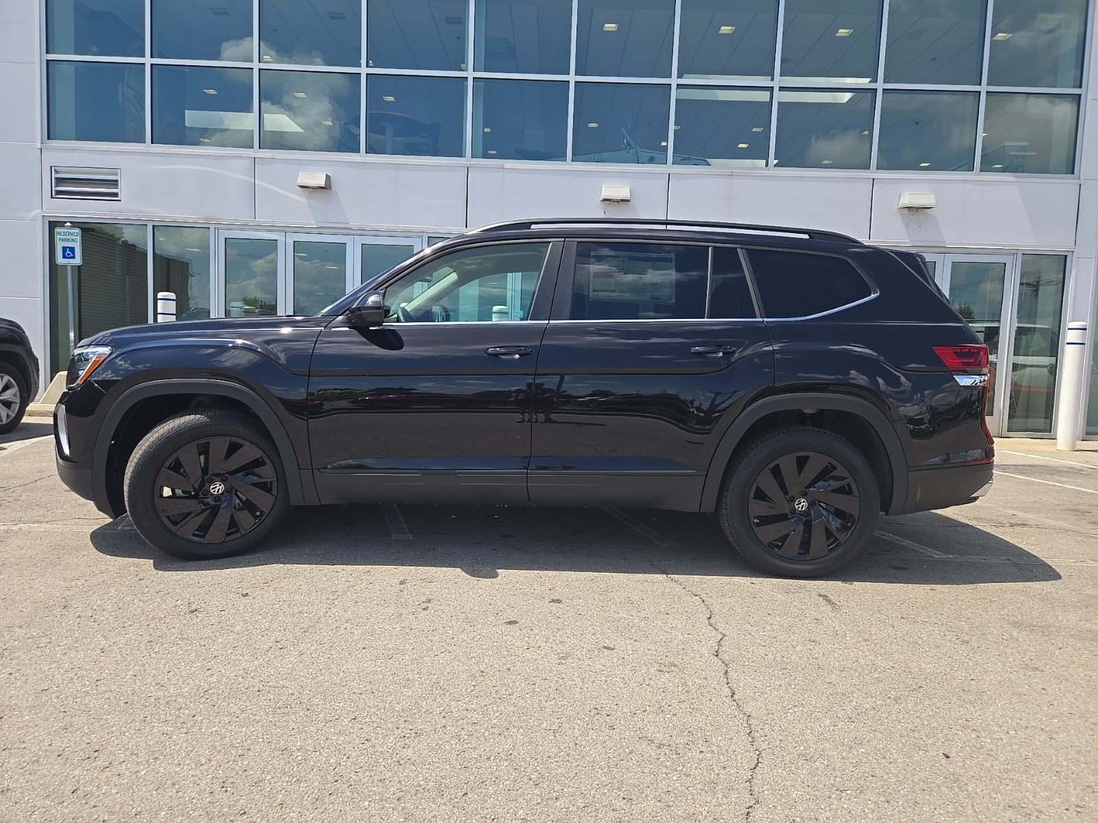 new 2025 Volkswagen Atlas car, priced at $40,643