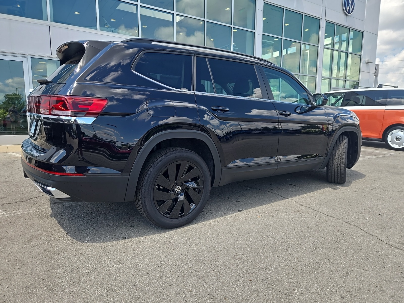 new 2025 Volkswagen Atlas car, priced at $40,643