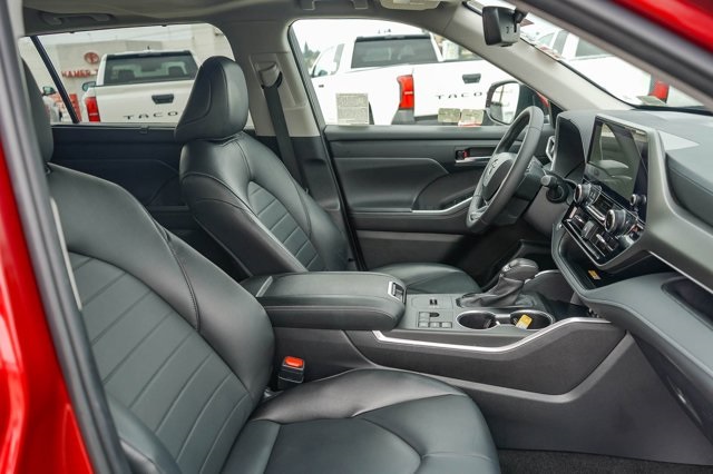 used 2024 Toyota Highlander car, priced at $41,695