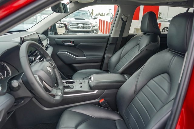 used 2024 Toyota Highlander car, priced at $41,695