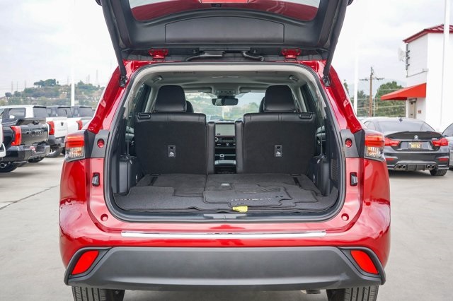 used 2024 Toyota Highlander car, priced at $41,695