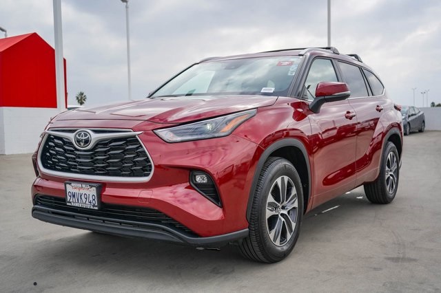 used 2024 Toyota Highlander car, priced at $41,695