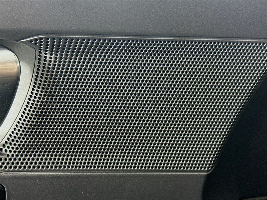 used 2021 Volvo XC40 car, priced at $21,890