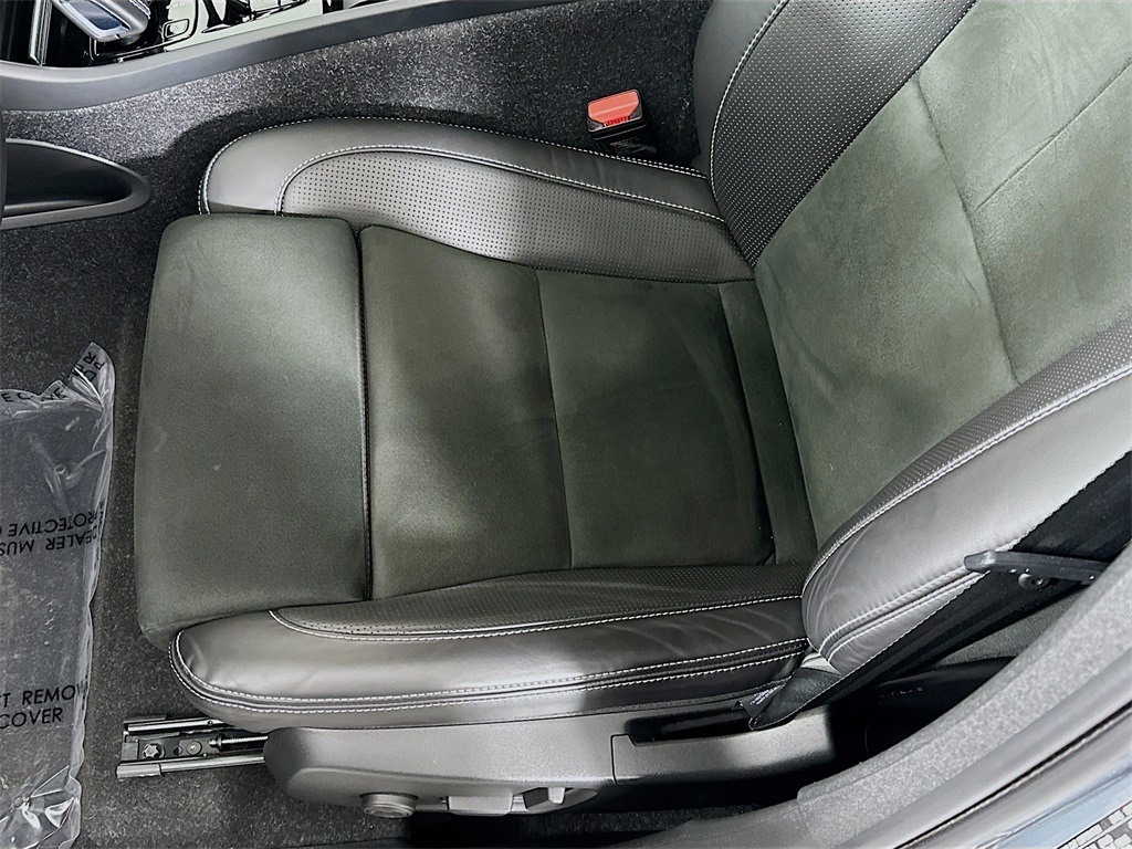 used 2021 Volvo XC40 car, priced at $21,890