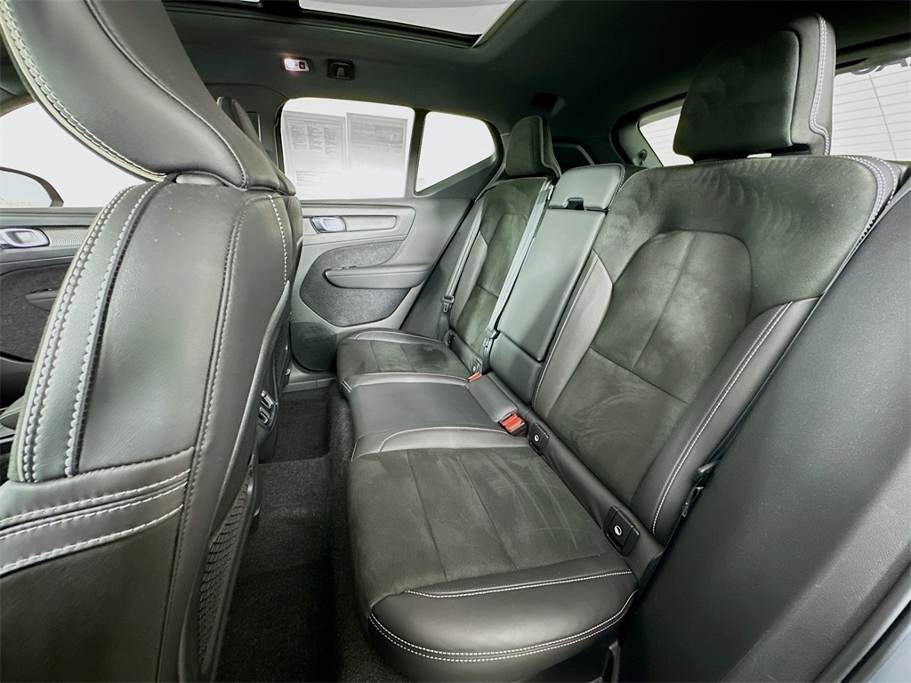 used 2021 Volvo XC40 car, priced at $21,890