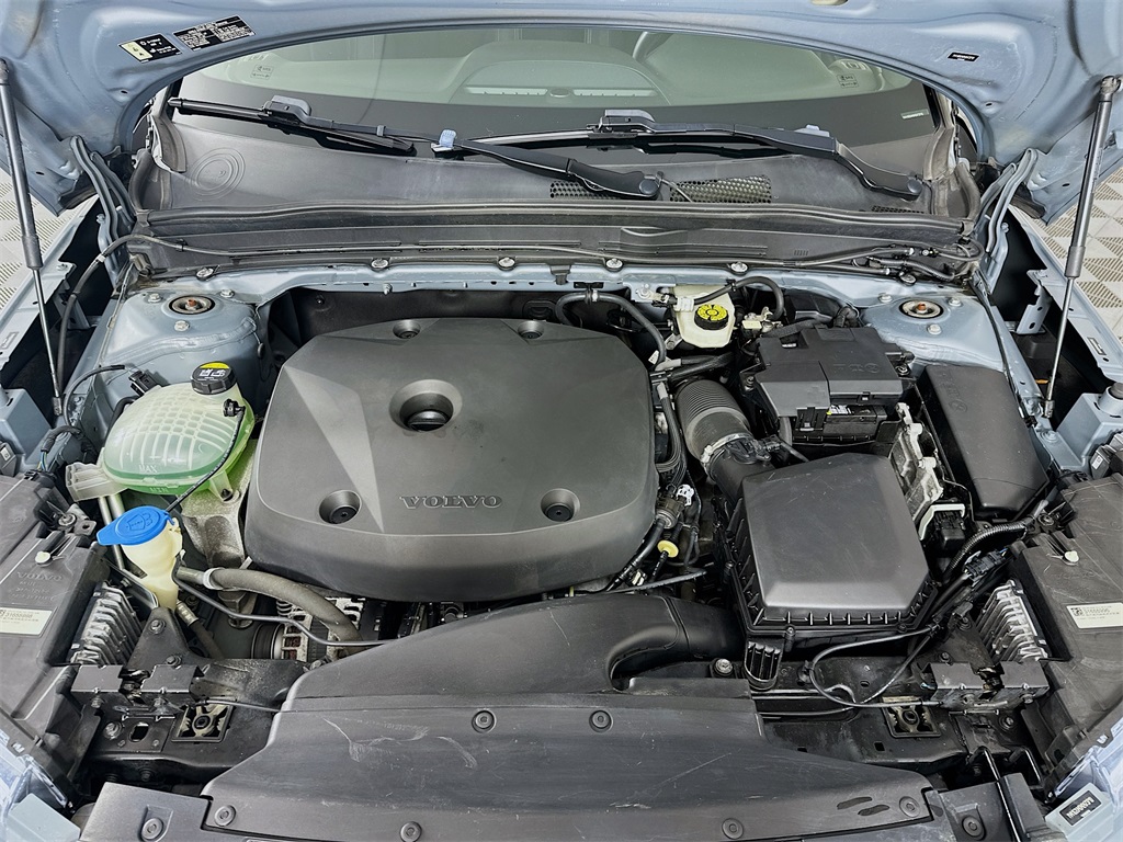 used 2021 Volvo XC40 car, priced at $21,890