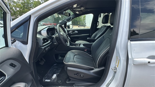 new 2025 Chrysler Pacifica car, priced at $51,412
