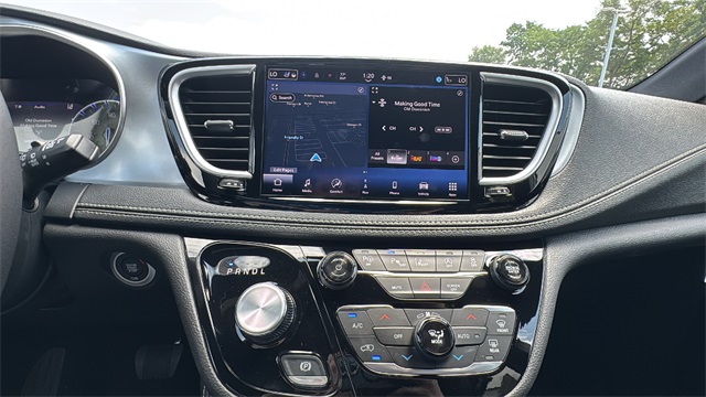 new 2025 Chrysler Pacifica car, priced at $51,412