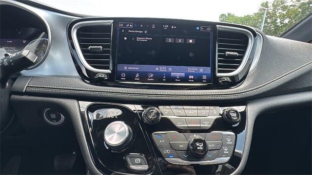 new 2025 Chrysler Pacifica car, priced at $51,412