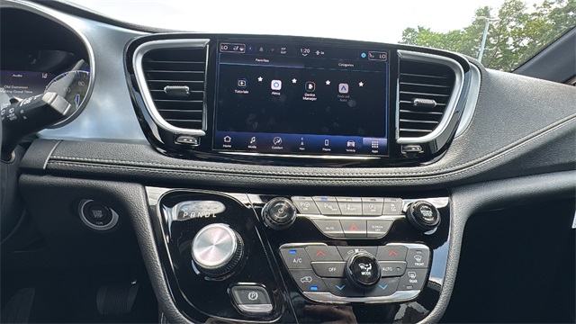 new 2025 Chrysler Pacifica car, priced at $51,412