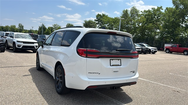 new 2025 Chrysler Pacifica car, priced at $51,412