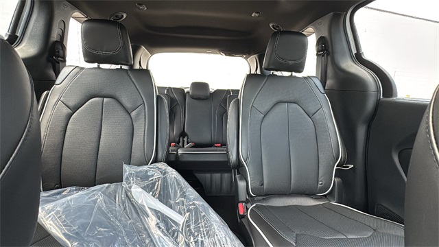 new 2025 Chrysler Pacifica car, priced at $51,412