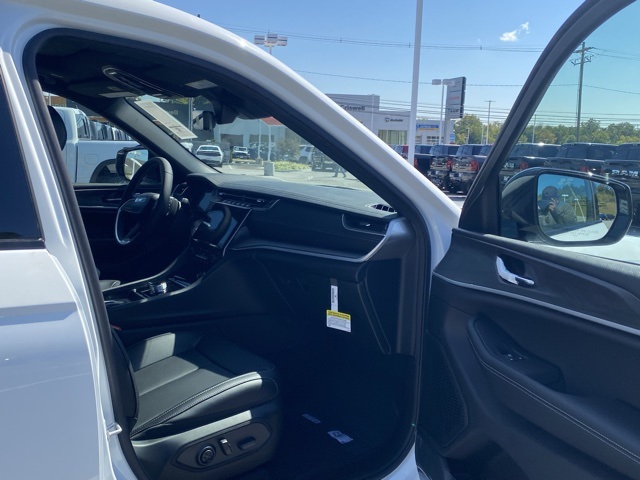 new 2025 Jeep Grand Cherokee L car, priced at $49,148