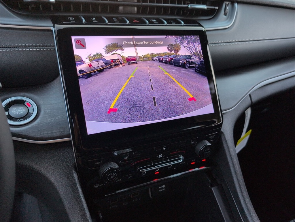 new 2025 Jeep Grand Cherokee car, priced at $40,165