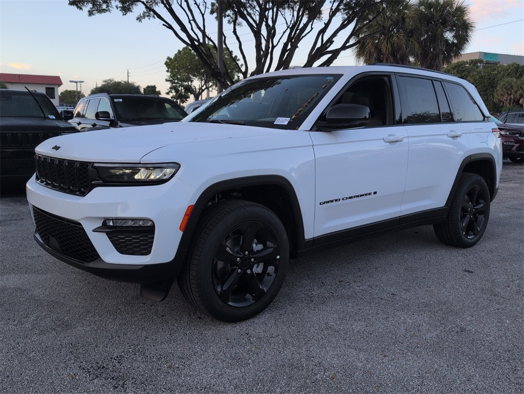 new 2025 Jeep Grand Cherokee car, priced at $40,165