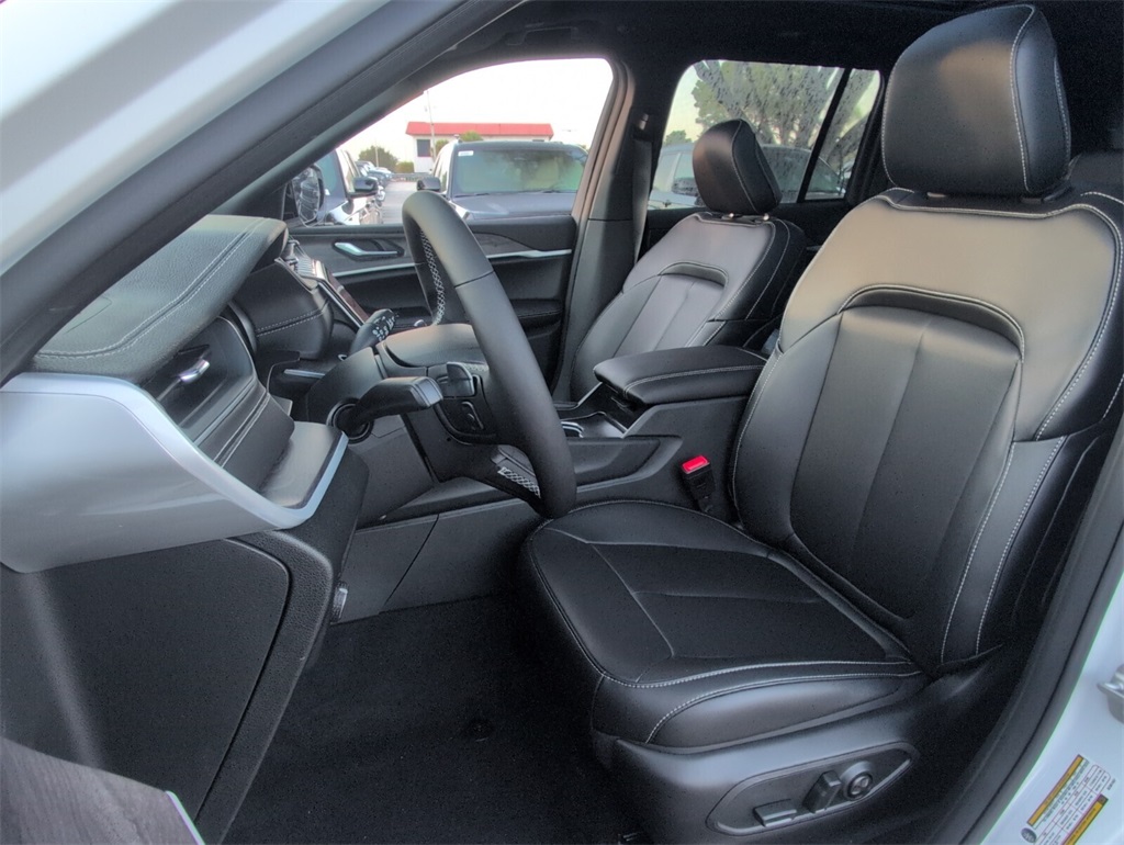 new 2025 Jeep Grand Cherokee car, priced at $40,165