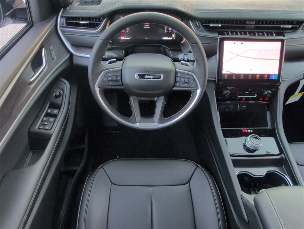 new 2025 Jeep Grand Cherokee car, priced at $40,165