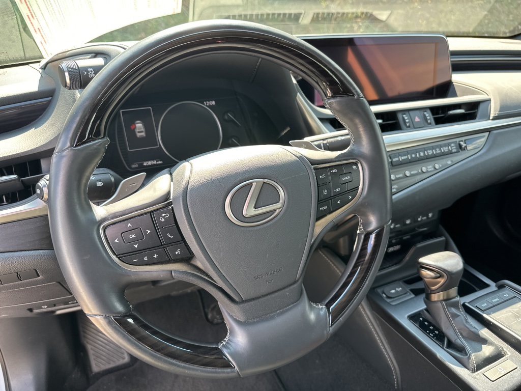 used 2019 Lexus ES car, priced at $32,290
