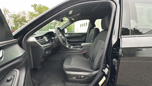 new 2025 Jeep Grand Cherokee car, priced at $42,848
