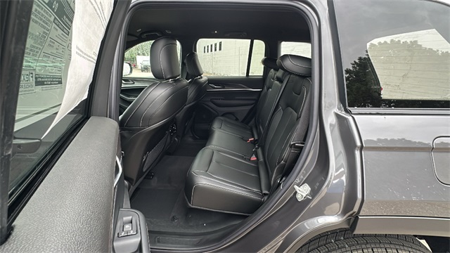 new 2025 Jeep Grand Cherokee car, priced at $45,912