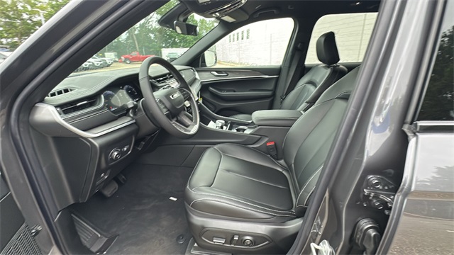 new 2025 Jeep Grand Cherokee car, priced at $45,912