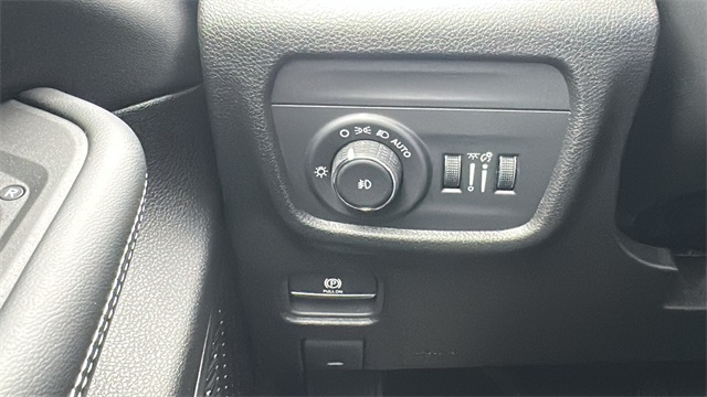 new 2025 Jeep Grand Cherokee car, priced at $45,912