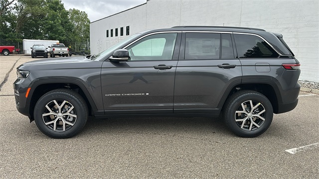 new 2025 Jeep Grand Cherokee car, priced at $45,912