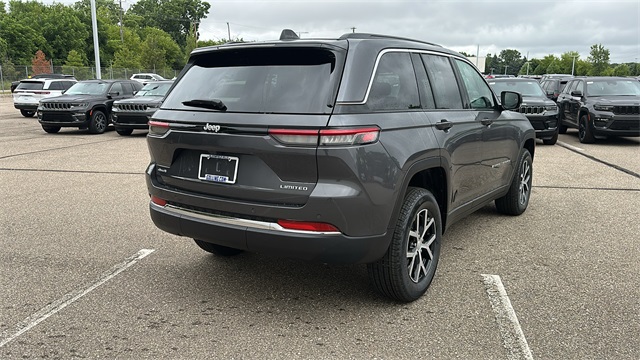 new 2025 Jeep Grand Cherokee car, priced at $45,912
