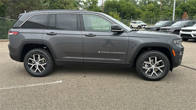 new 2025 Jeep Grand Cherokee car, priced at $45,912
