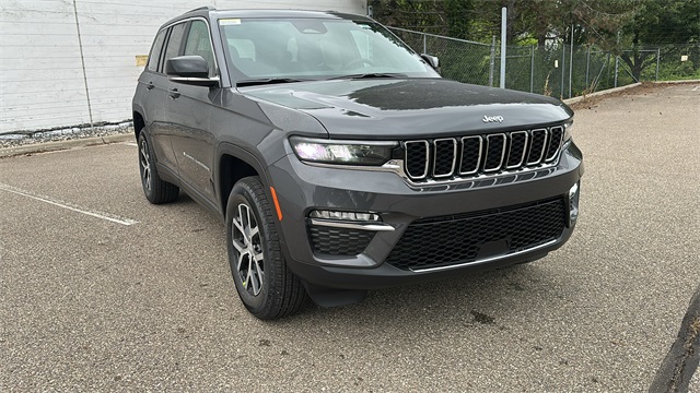 new 2025 Jeep Grand Cherokee car, priced at $45,912