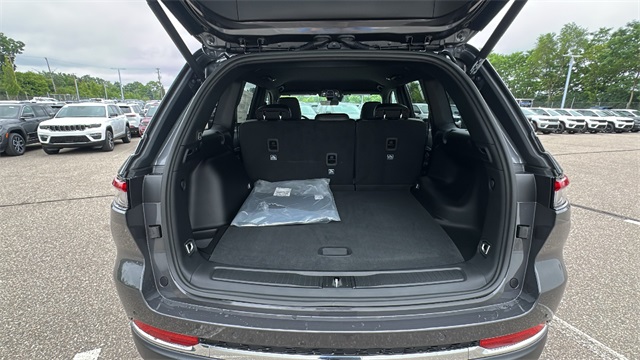 new 2025 Jeep Grand Cherokee car, priced at $45,912
