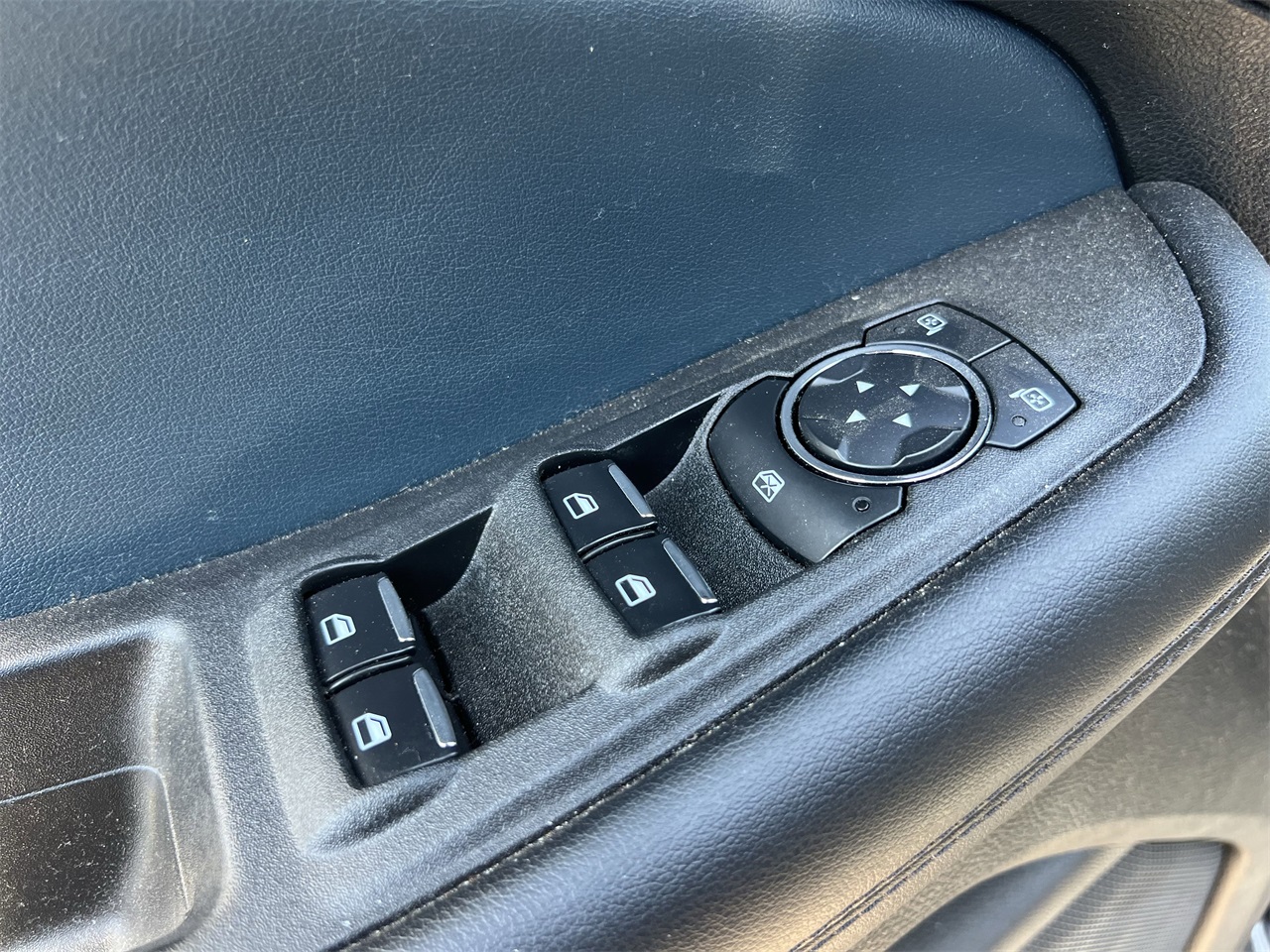 used 2023 Ford Edge car, priced at $25,147