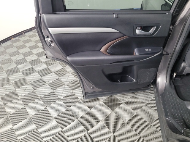 used 2018 Toyota Highlander car, priced at $25,852