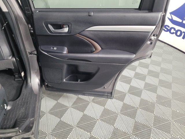 used 2018 Toyota Highlander car, priced at $25,852