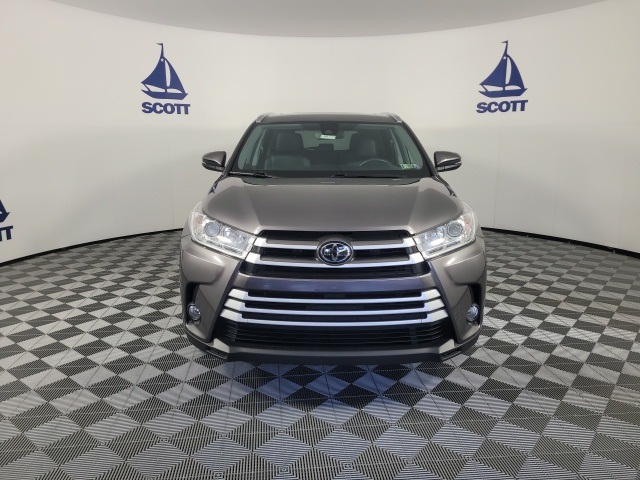 used 2018 Toyota Highlander car, priced at $25,852