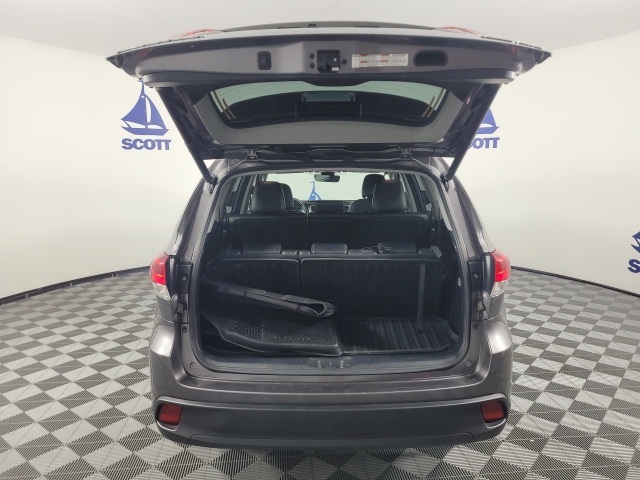 used 2018 Toyota Highlander car, priced at $25,852