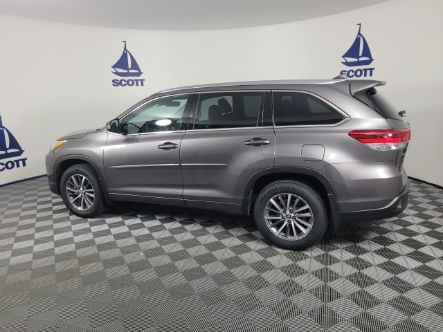 used 2018 Toyota Highlander car, priced at $25,852